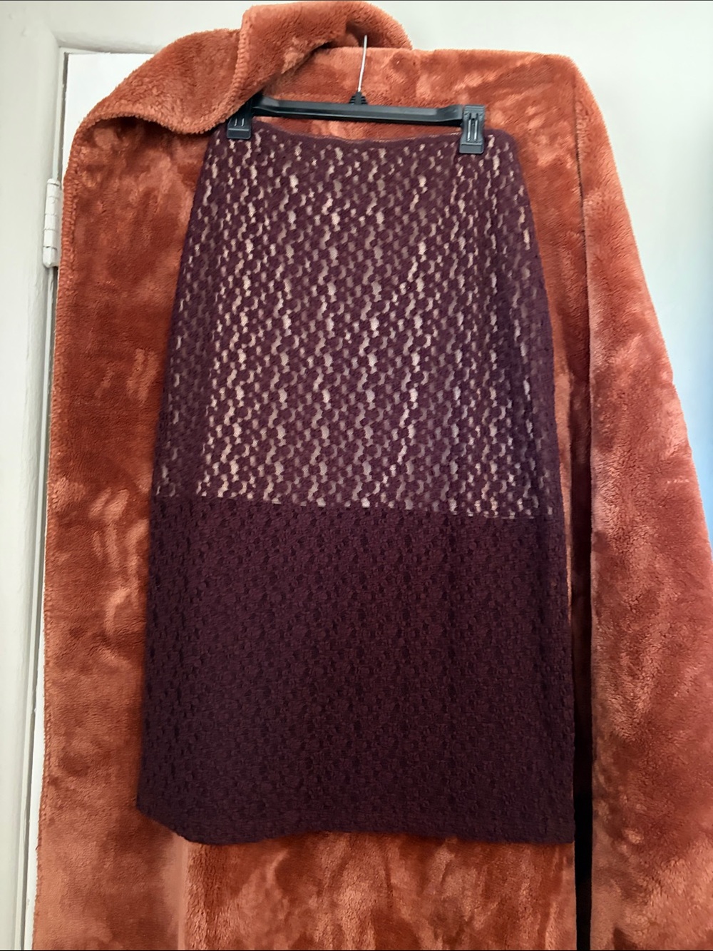 Vince Two-Tone Lace Pencil Skirt in Wine and Nude